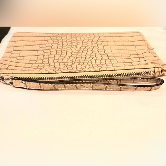 🆕 New Look Tan Wristlet NWOT - Picture 10 of 10